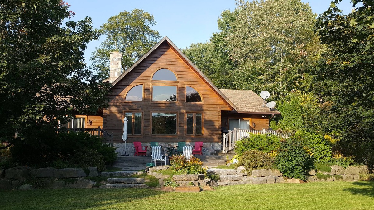 Coboconk Cottage | Kawartha Lakes Log Home Coboconk - perfect family spot, lawn, beach, and deck