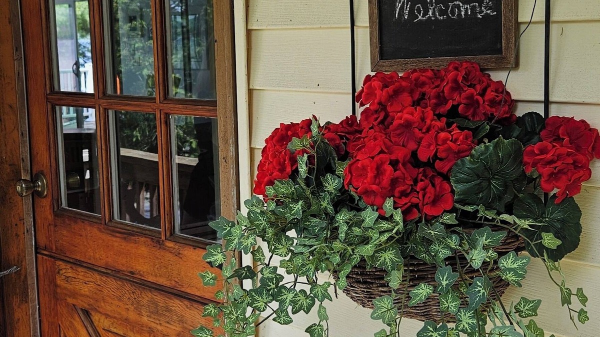 Petoskey Cottage | Kay's Haven on Crooked Lake