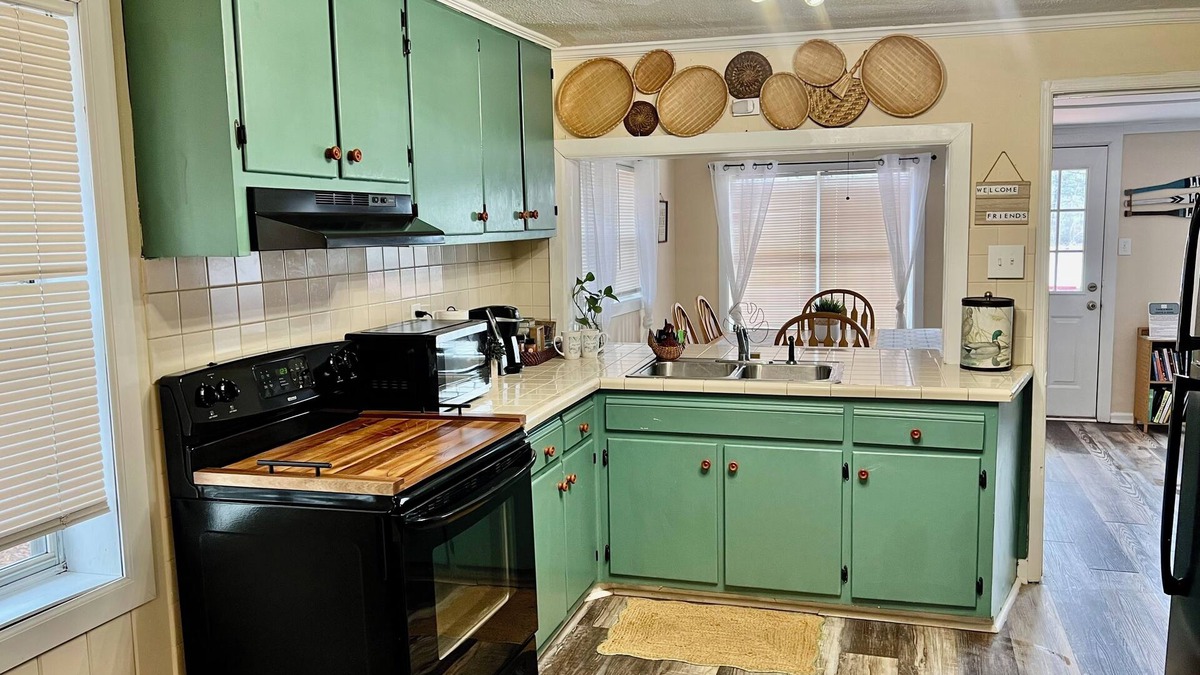 Jackson Cottage | Kayak, Grill, Fishing, Firepit