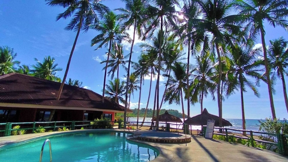 Dimiao Hotel | Kaylaa Beach Resort and Blackeye Brewing