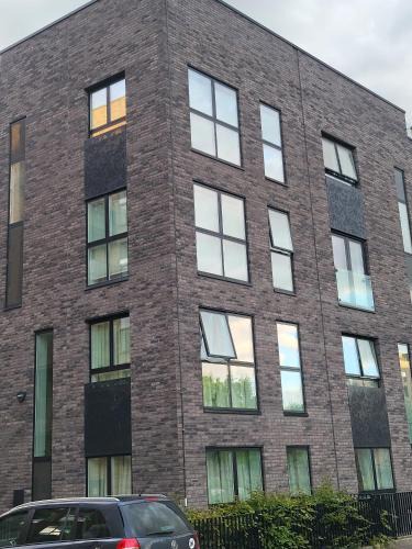 Stratford Cabin | Kayz Lodge- Luxury Ensuite-Private & Shared Accommodation in a New House at the Olympic village overlooking Stratford Westfield and Tube Station