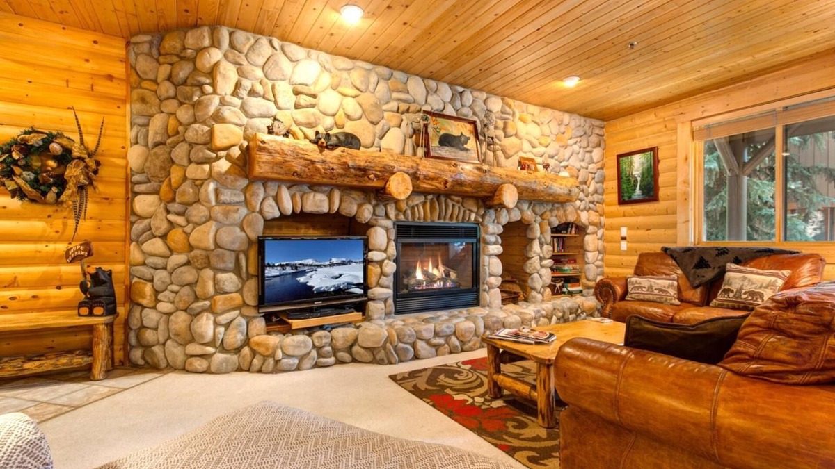 Deer Valley Condo | KBM Resorts | Black Bear Lodge | Walk to Deer Valley Slopes, Pri Hot Tub, 2BD/3BA! BBL-251