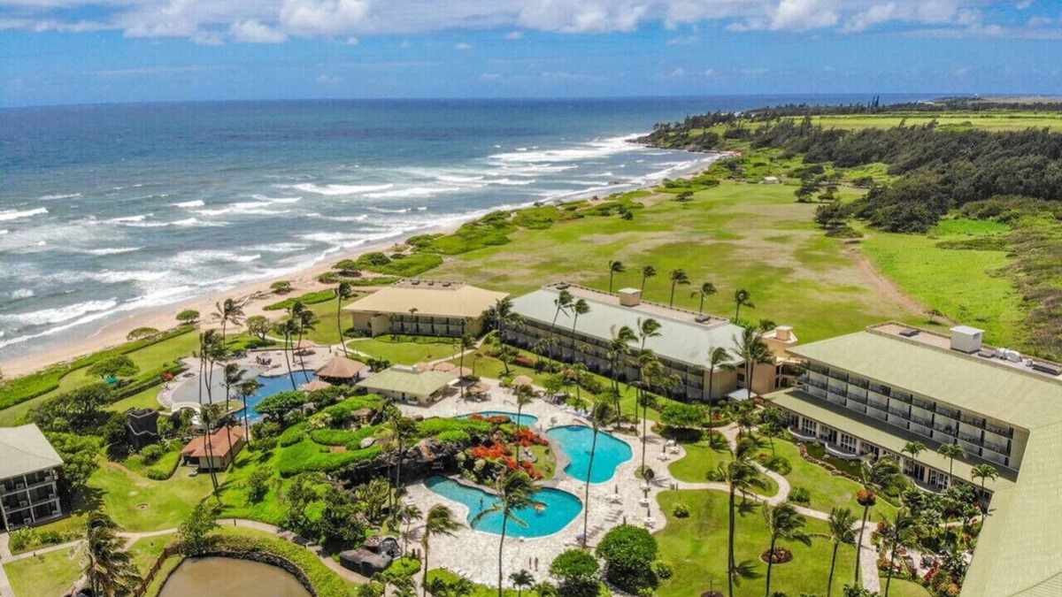 Hanamaulu Apartment | KBR 3204 · Idyllic Yet Simple Oceanfront Resort Stay