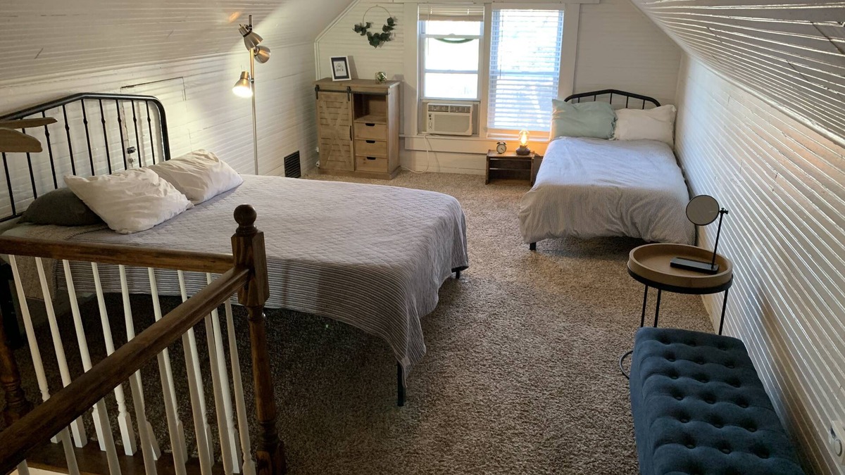 Kansas City House | KC Bungalow, near Plaza & Westport