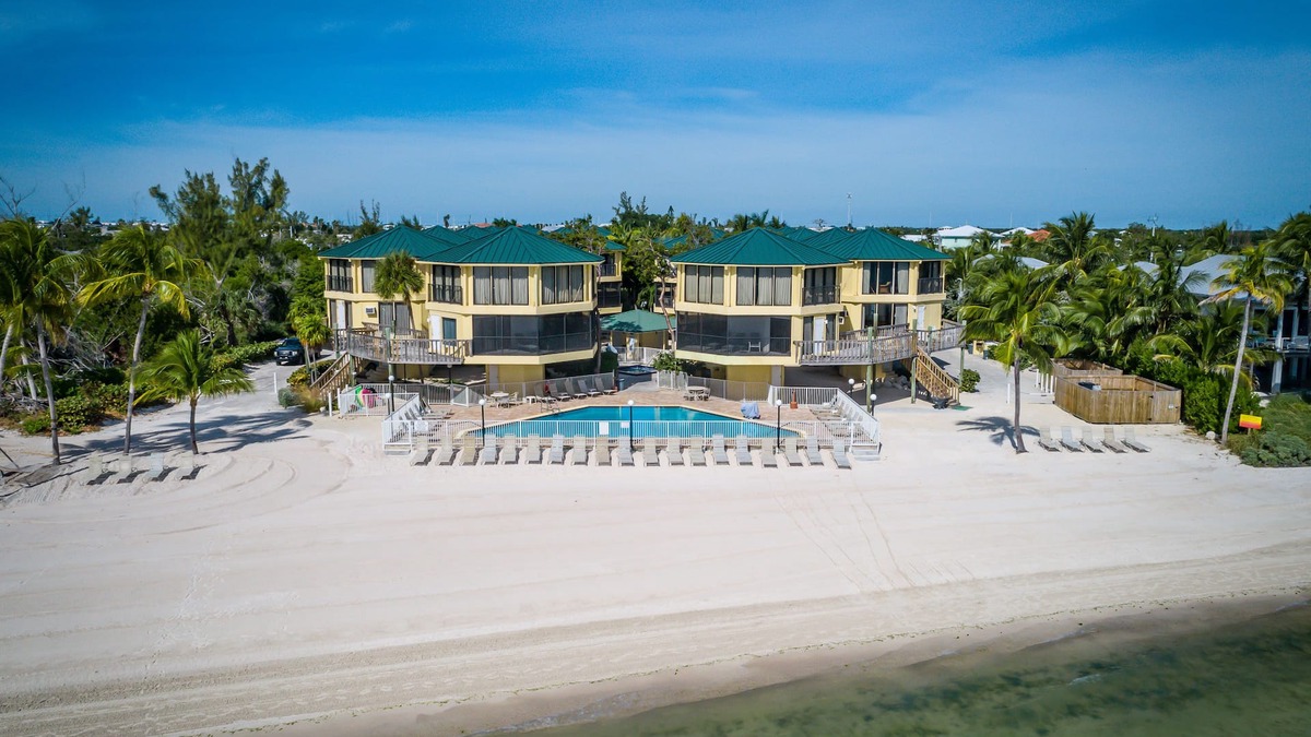 Marathon Cottage | KD Tropical paradise, Pool, Sandy Beach, WiFi, Tennis, Jacuzzi