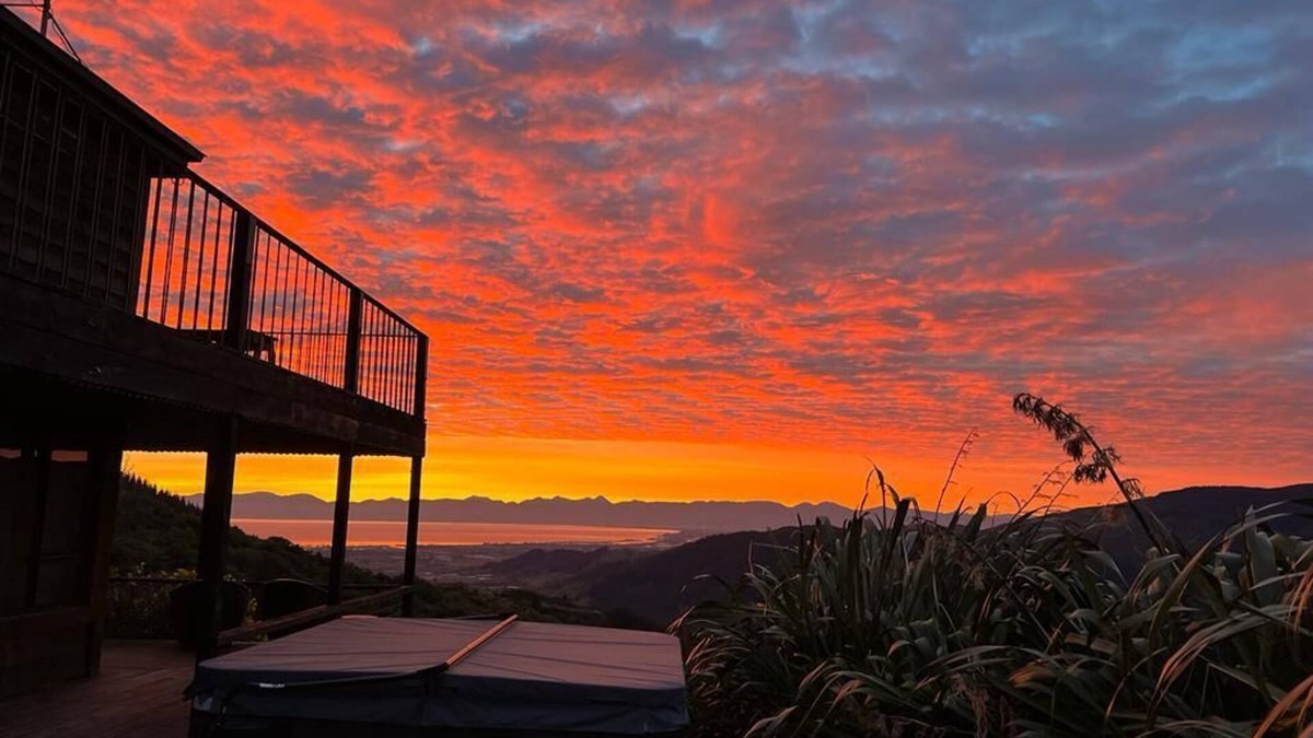 Kairuru Cabin | Kea Ridge Lodge, Epic Stargazing, views and spa pool