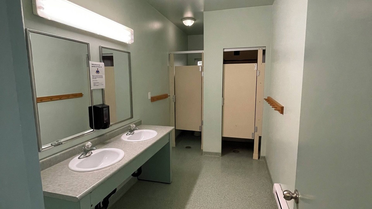 Keats Island Cabin | Keats Island Paradise - Pilot House Cabin #1 and Lounge