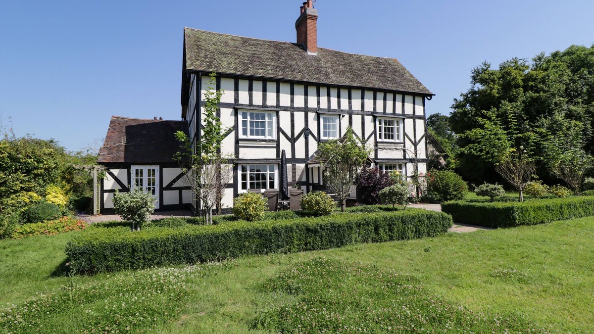 Broadwas Cottage | KEDGES FARMHOUSE, family friendly in St John's, Worcester
