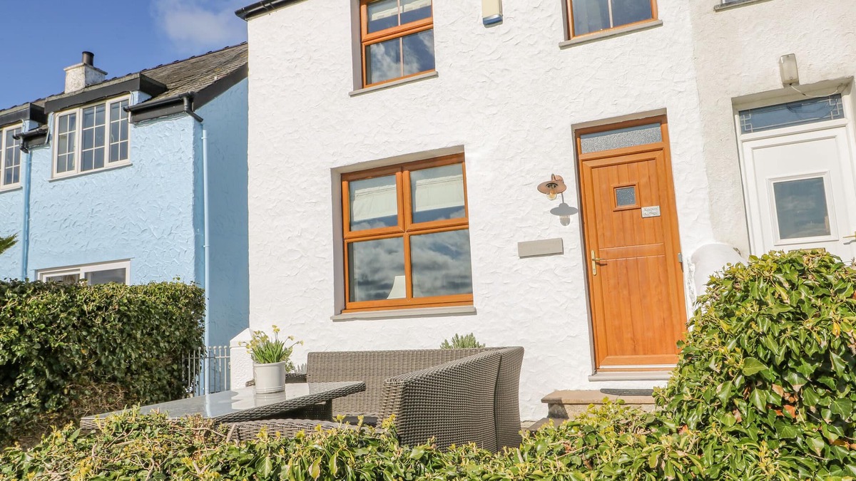 Moelfre Cottage | KEEPER'S COTTAGE, family friendly, country holiday cottage in Moelfre