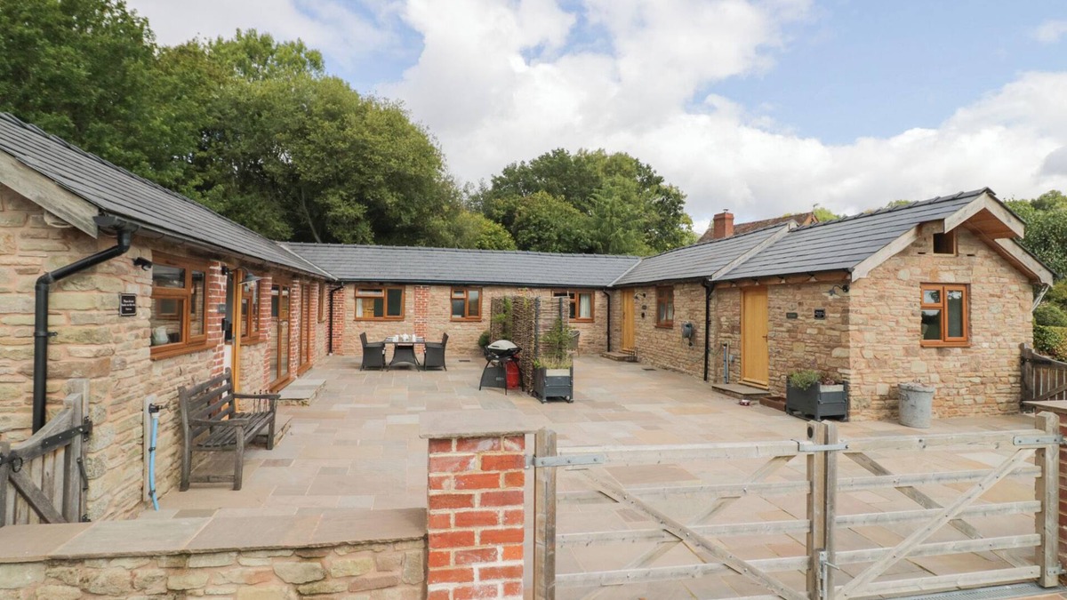 Bringsty House | KEEPERS BARN, pet friendly, character holiday cottage in Bromyard