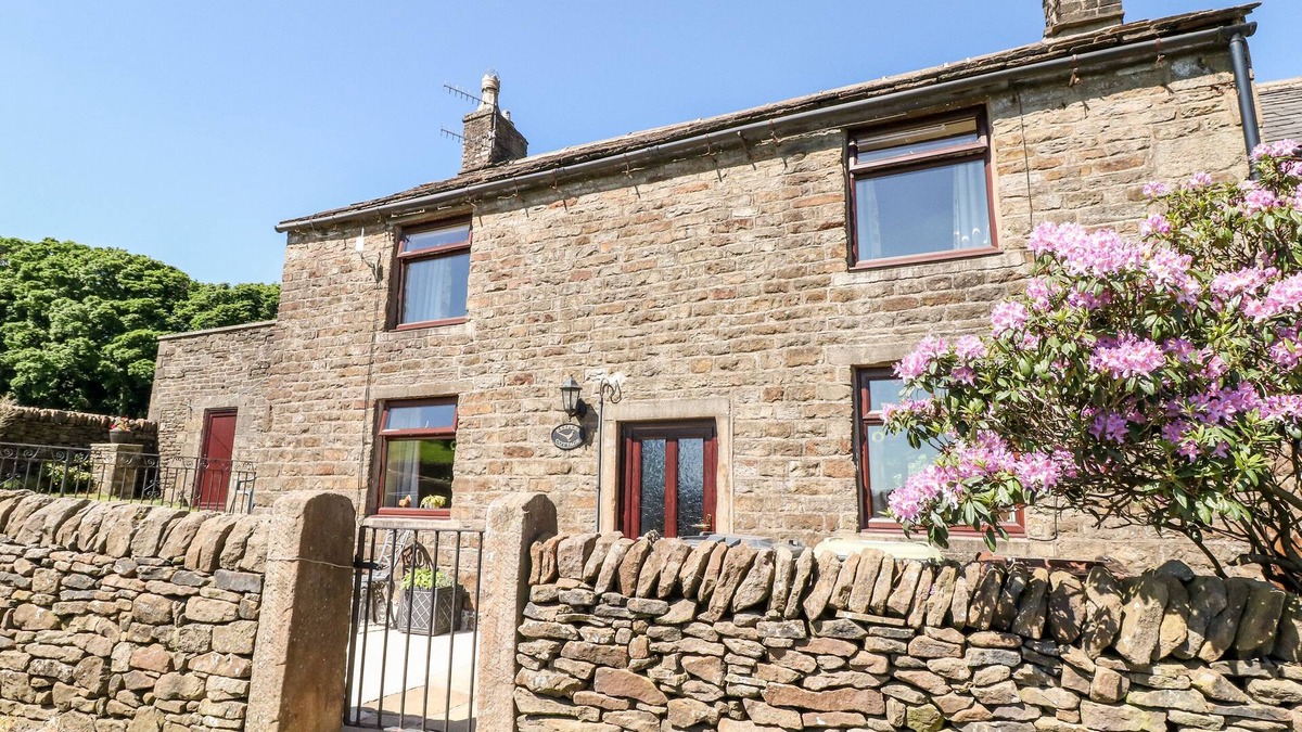 High Peak Cottage | KEEPERS COTTAGE, family friendly in Chapel-En-Le-Frith