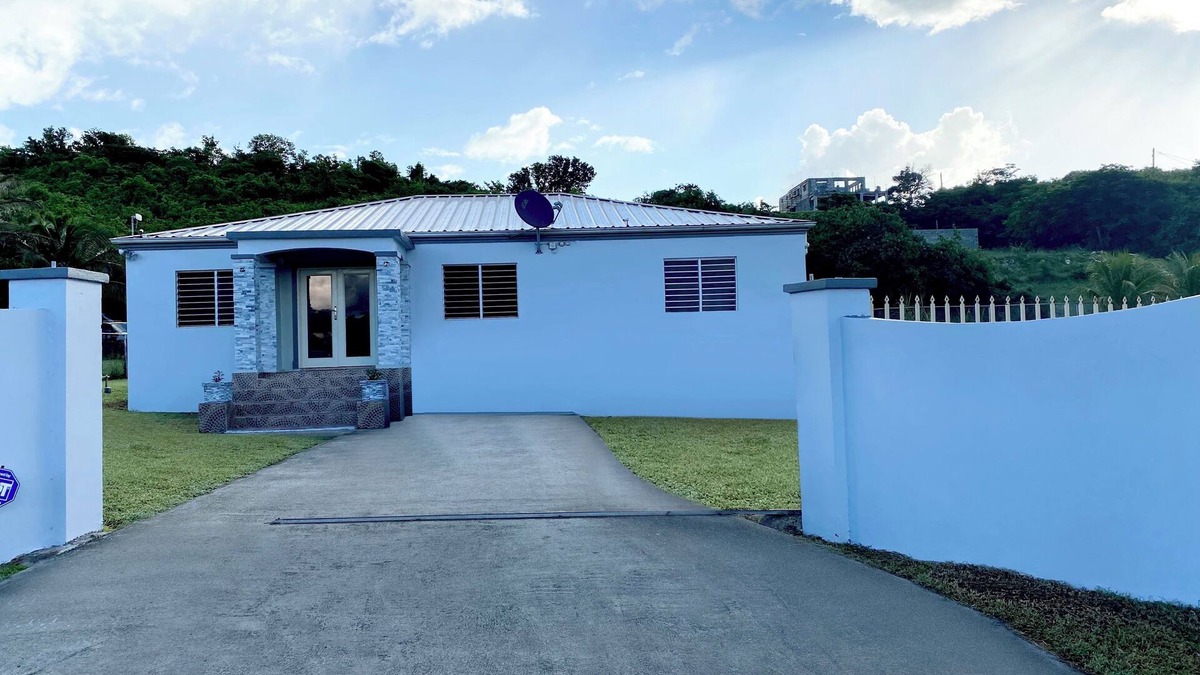 Estate Sion Hill House | Keepsake Oasis, Mid-Island 3-Bed Modern Cozy Home with AC, WiFi, Quiet Residence