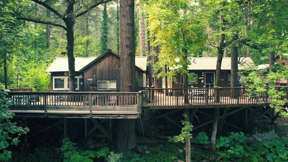Castella Cabin | Kells Cabins, RiverCast & Upper Sac Shack together