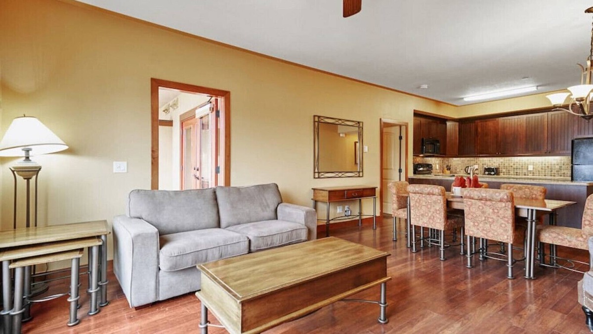 Central Okanagan House | Kelowna · Lakeview 2B+2B Suite