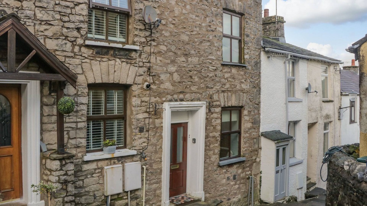 Kendal Cottage | KENDAL COTTAGE, pet friendly, character holiday cottage in Kendal