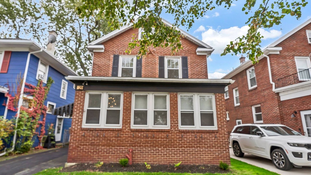 Kenmore House | Kenmore Village Charmn
