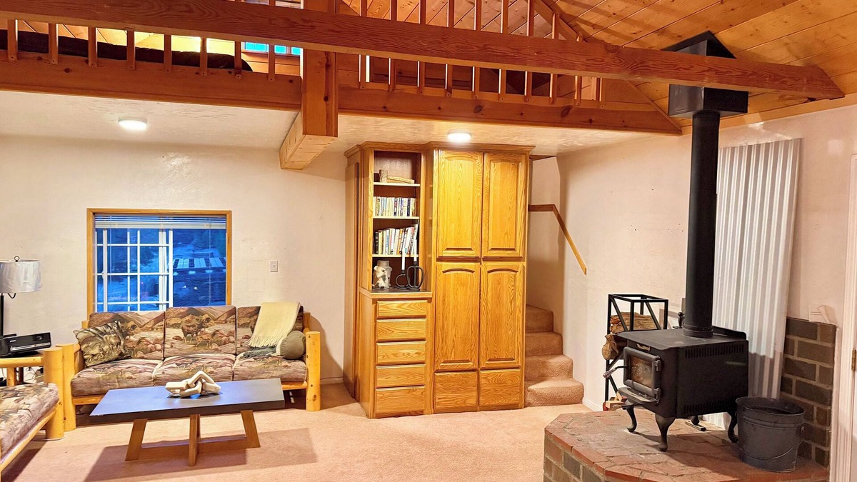 Inyokern Cabin | Kennedy Bluebird: off-grid cabin near SF Kern River