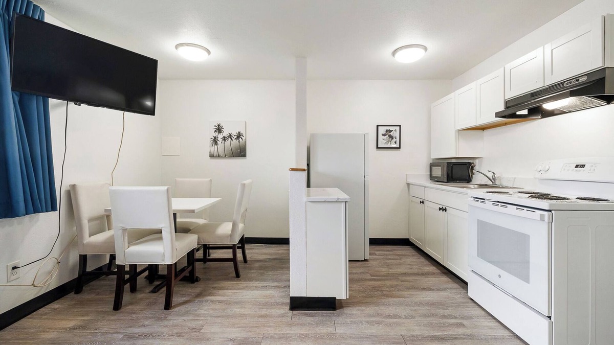 Tri-Cities Hotel | Kennewick Inn & Suites Tri Cities