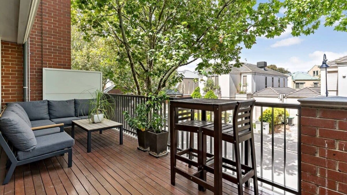 Kensington House | Kensington Escape - BBQ and Parking