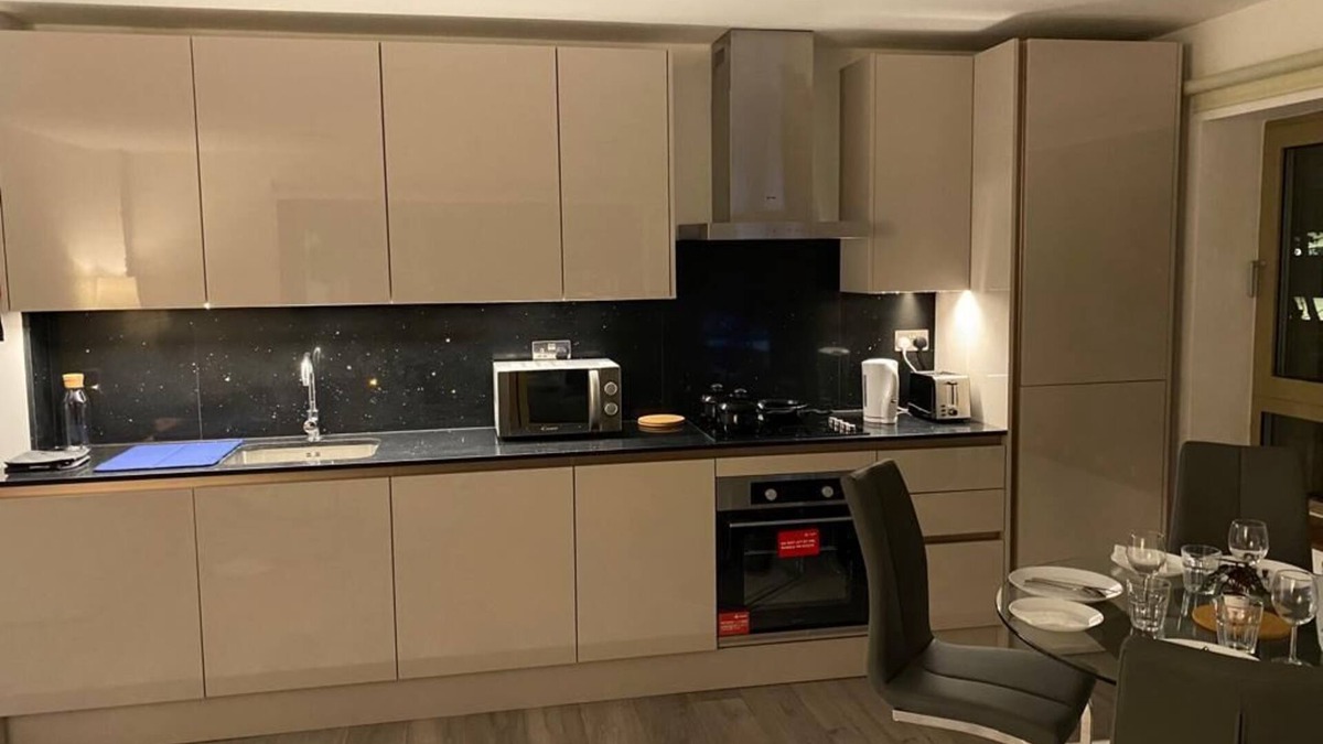 Slough Apartment | Kensington House by Solitaire Suites