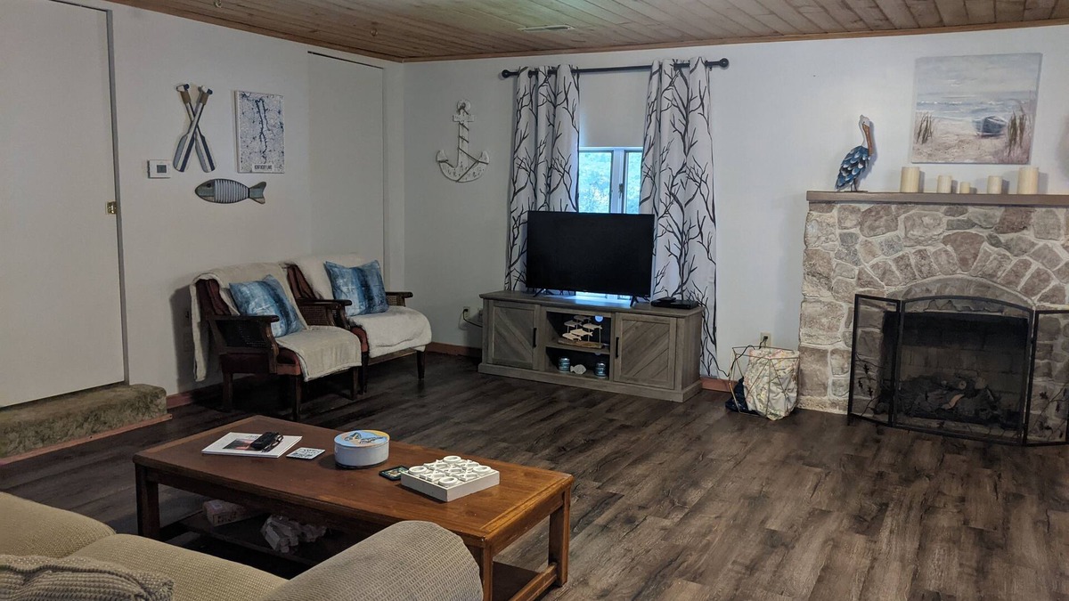 Benton House | Kentucky Lake House, Lakeview property