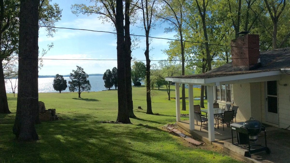 Gilbertsville House | Kentucky Lakefront House with Boat Dock