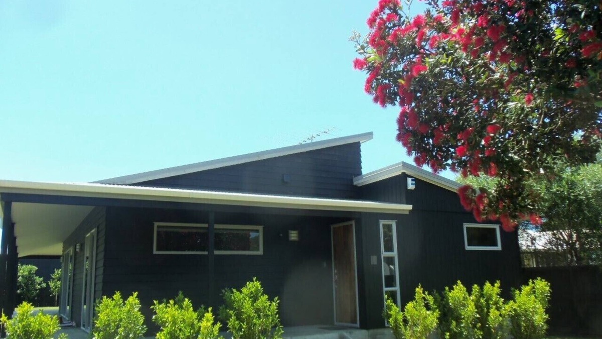 Matarangi House | Kenwood Paradise - 2 houses along from beach access