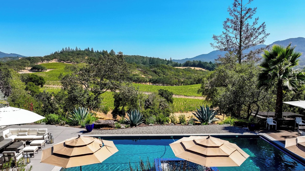 Kenwood House | Kenwood Vista by AvantStay | 7acres w/Pool, Fire Pit, Vineyard Views