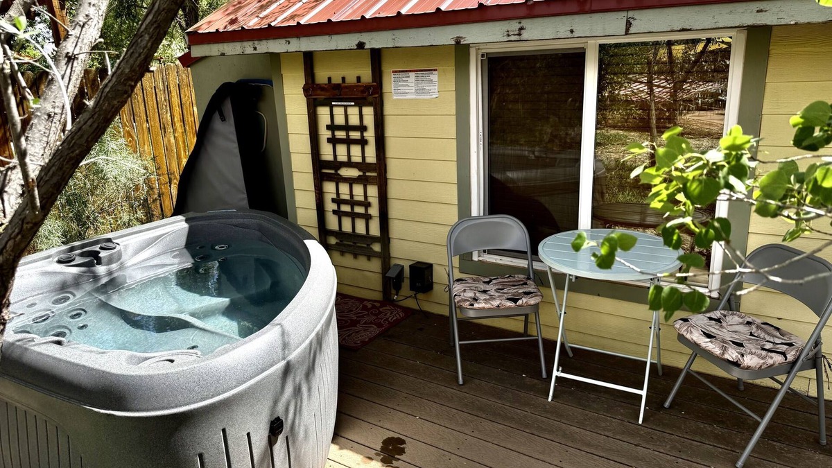 Moab Cottage | Kenzie's Tiny Home- private Hot Tub & Rain Shower