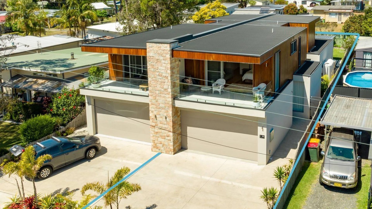 Huskisson House | Keppel - Pet Friendly - 4 Mins Walk to Beach