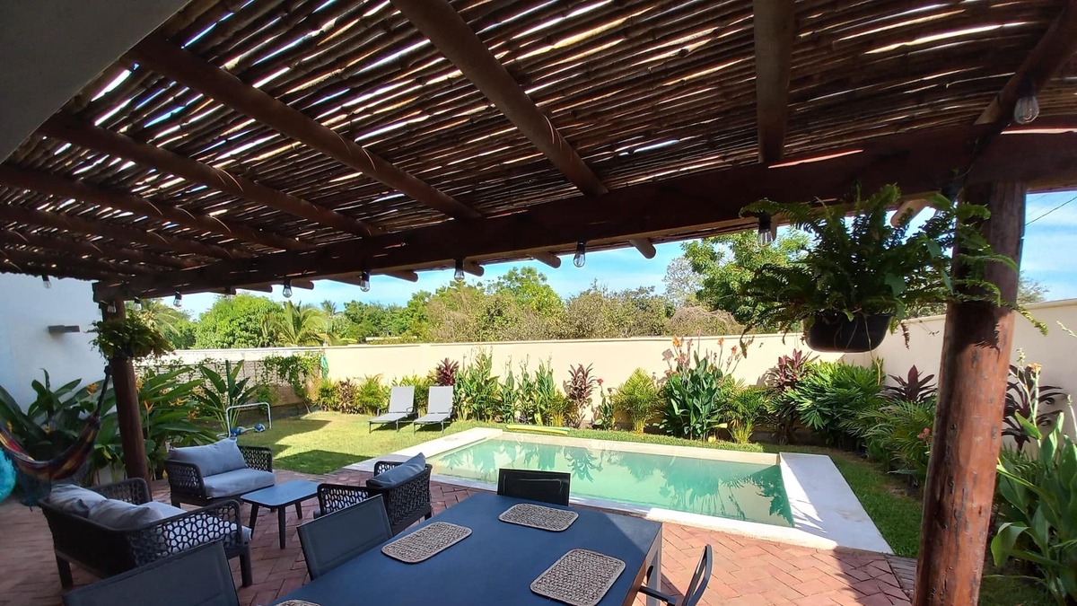 San Pedro Mixtepec House | Kerchila: modern house with private pool and garden