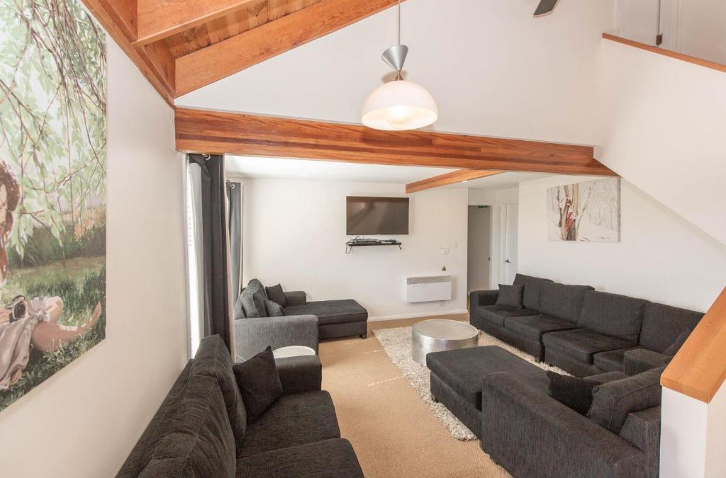 Jindabyne House | Kestrels Rest 116 Gippsland Street