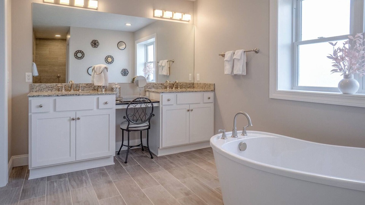 Penn Yan House | Keuka Lake view! WELCOME to CASA DEL LAGO UNIT #40