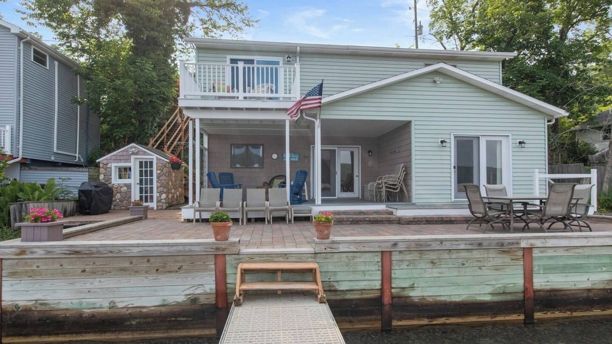 Branchport House | Keuka Lakefront | Hot Tub | Dock w Hoist | FLX