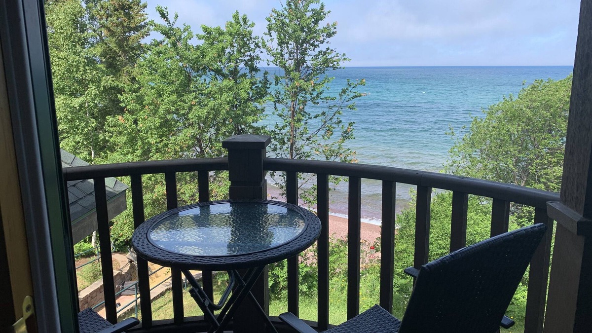 Allouez Resort | Keweenaw Castle Resort: The Balcony Suite on the Shore of Lake Superior
