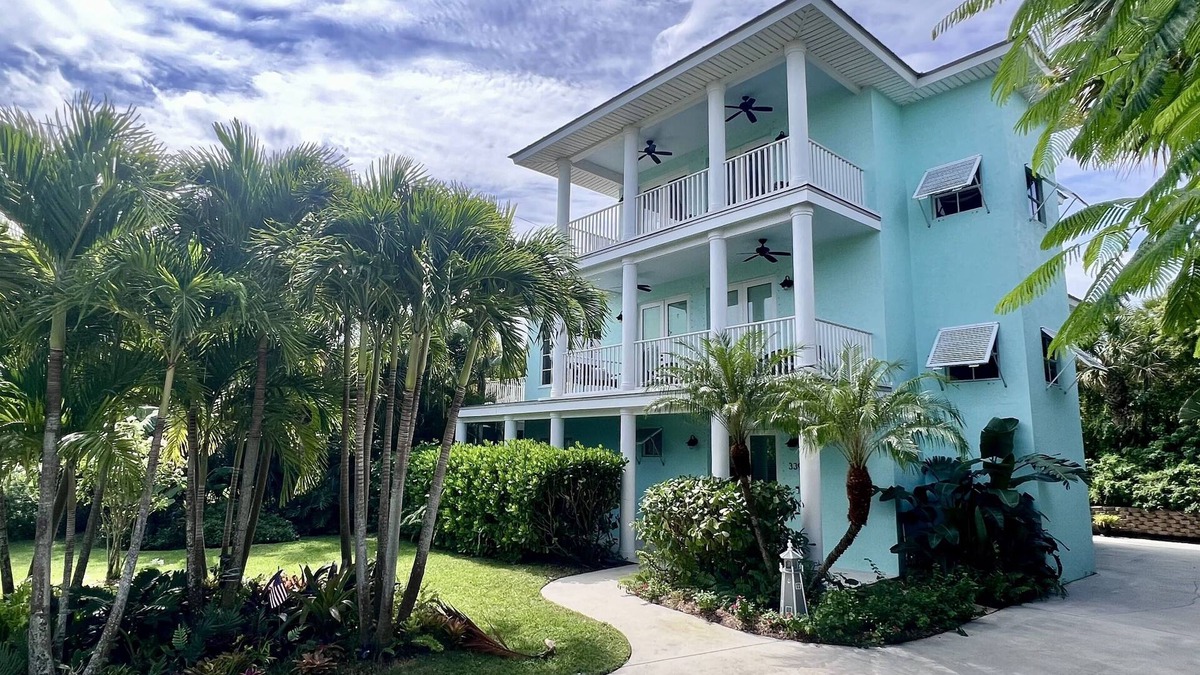 Jensen Beach House | Key West Style Beach House w/Boat Parking 2 mins from launch 5 mins from beach!