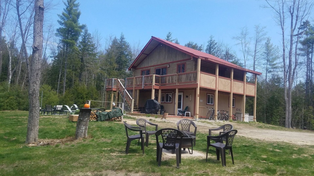 Center Lovell House | KEZAR LK, sleeps 10. Dogs w/fee,8.6 ml Pleasant Ski, 1ml Golf/beachs/trail acnn