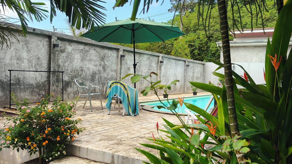 Krabi Bed & Breakfast | KHAB room 1 A 30 sqm room with access to a 10x4 M swimming pool, for free!