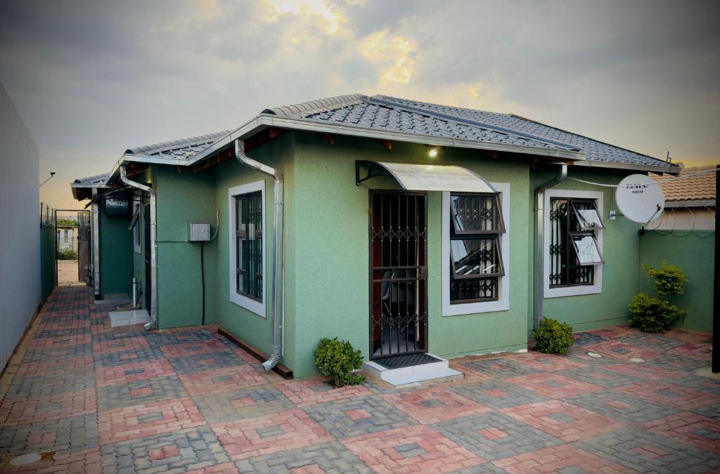 Tshwane House | Khami Guesthouse