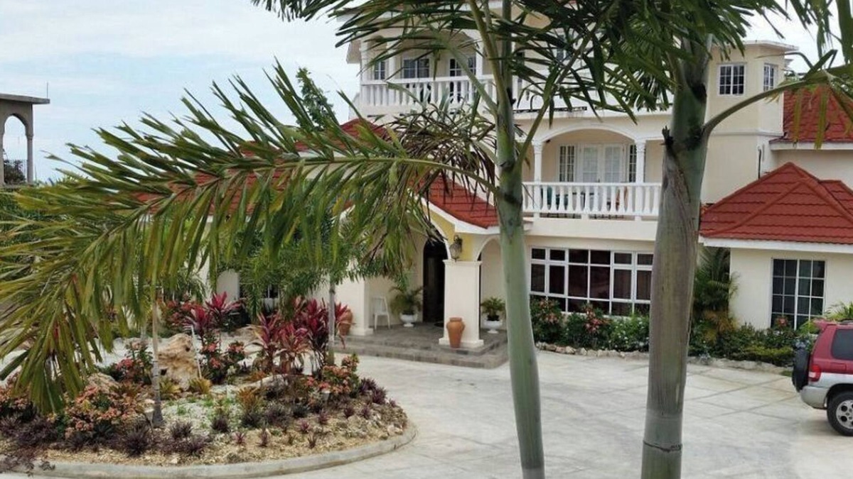 IronShore Estates Villa | Khastle Khodero