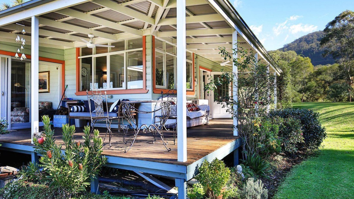 Jaspers Brush House | Kiah @ Jaspers Brush