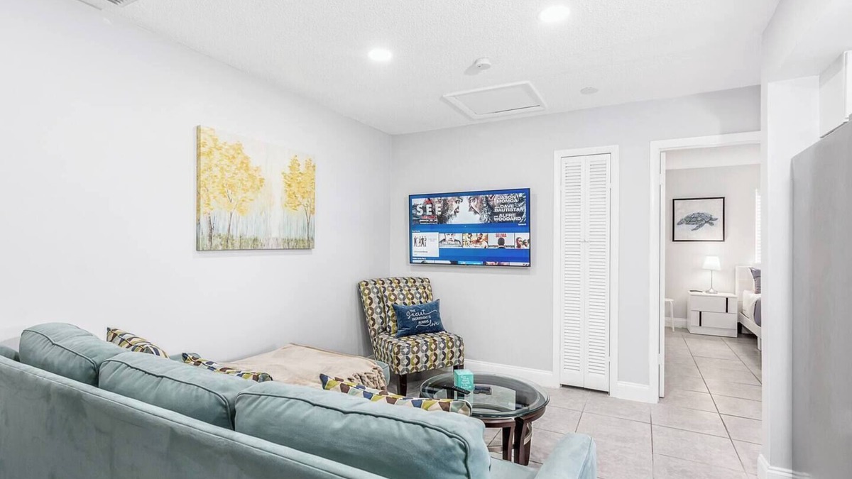 Hollywood Apartment | Kick back and relax in this calm, stylish space