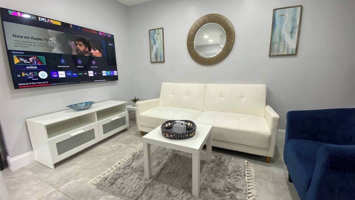Hollywood Apartment | Kick back and relax in this calm, stylish space