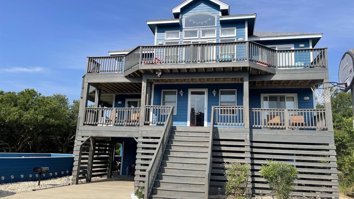 Whalehead Beach House | Kick-back and relax at your private getaway in Corolla, NC