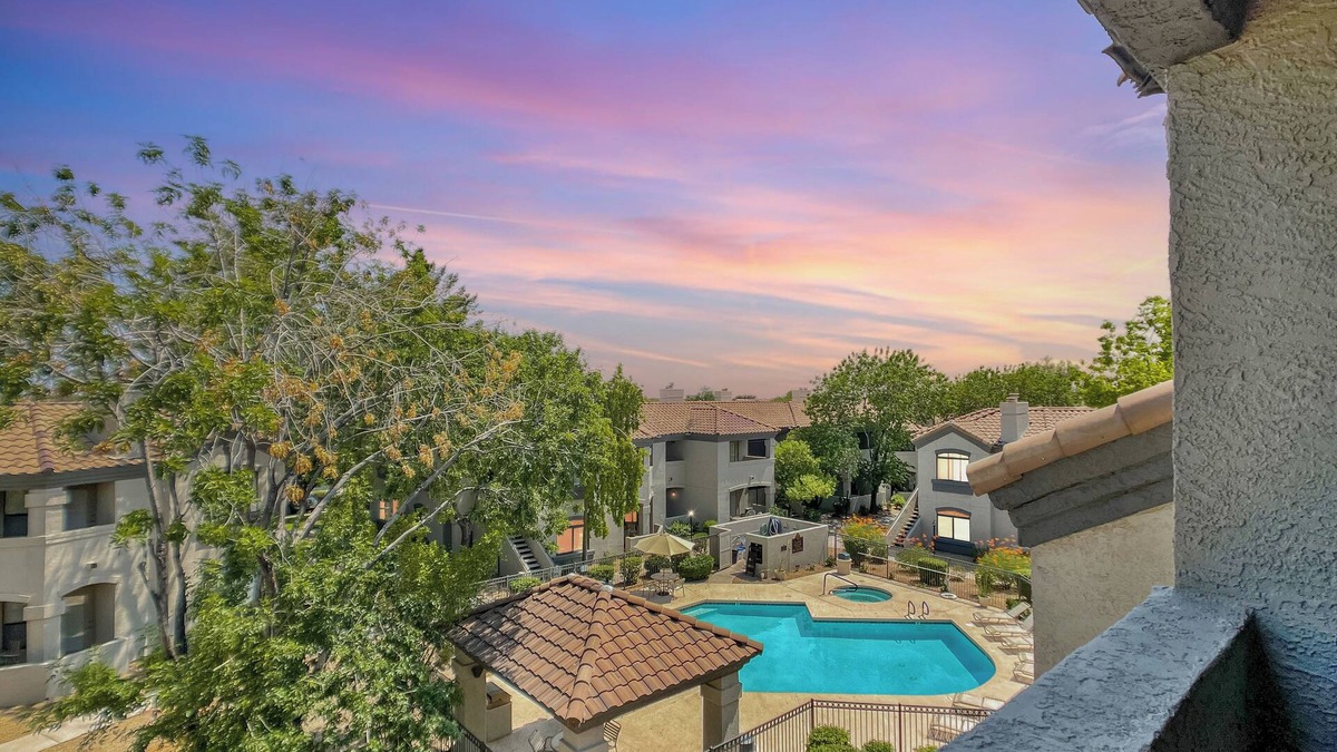 North Scottsdale Condo | Kick Back w/King Bed and Mountain & Pool Views