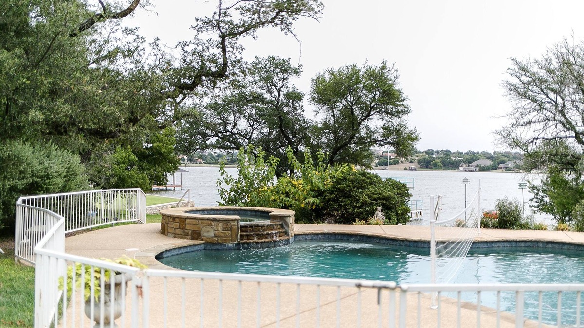 Granbury House | Kick off Summer at this private home & pool ON Lake Granbury!