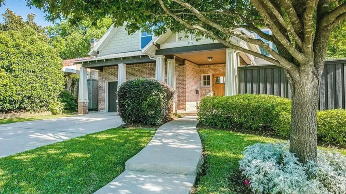Vickery Place House | Kid Friendly, Spacious Home in Knox Henderson! 4 BD, 2.5 bath, great backyard!