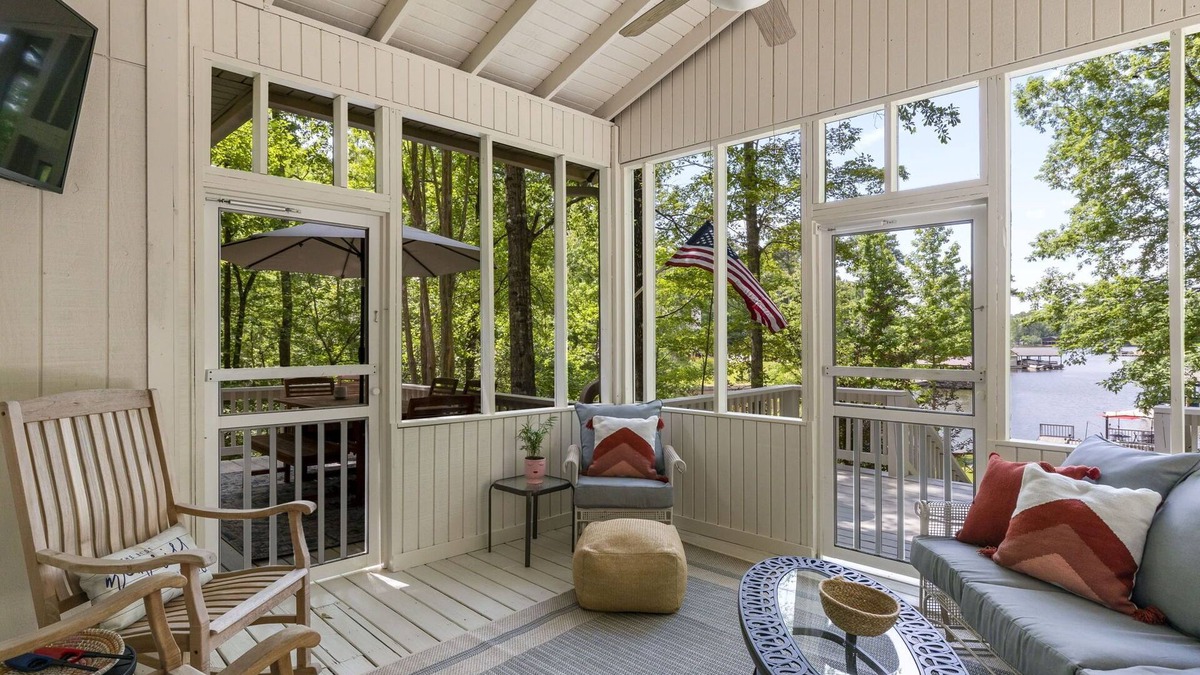 Dadeville Cottage | Kid Friendly! Upgraded Lake Front Cottage at Lake Martin! 35 Minutes to Auburn!
