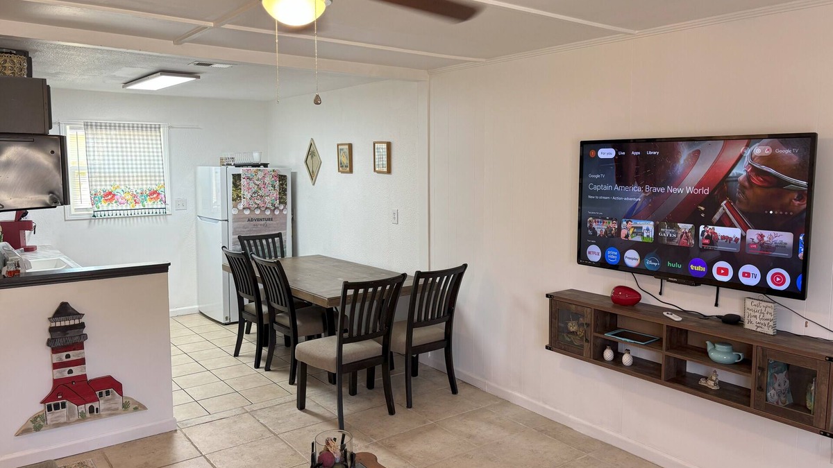 Gulf Breeze House | Kid-Friendly/Walk to Playground 2-bedroom house in Gulf Breeze with WiFi and AC