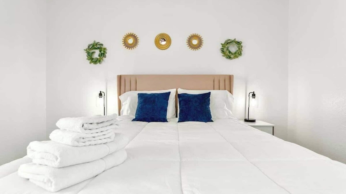 Killeen House | Killeen Townhome+4PPL+6Mi to Fort Hood. Pets Ok Free Parking+Wi-Fi. Book Today!